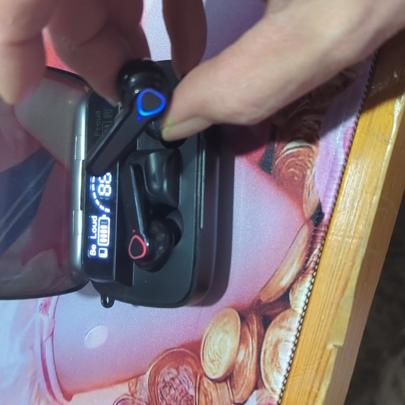 Title: M19 TWS Wireless Bluetooth Earbuds w/ LED Display Charging Case - Picture 9 of 13